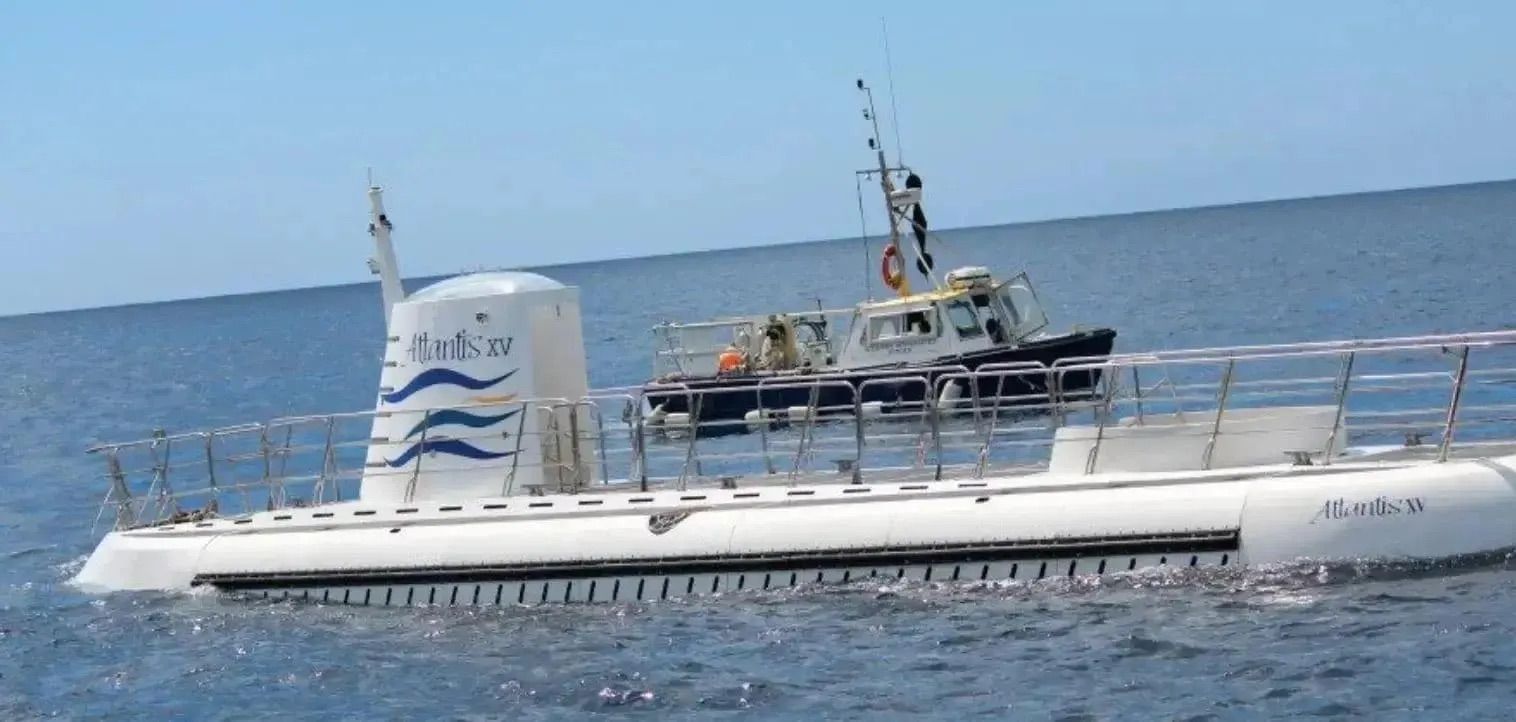 Atlantis Submarine Reef and Wreck Dive