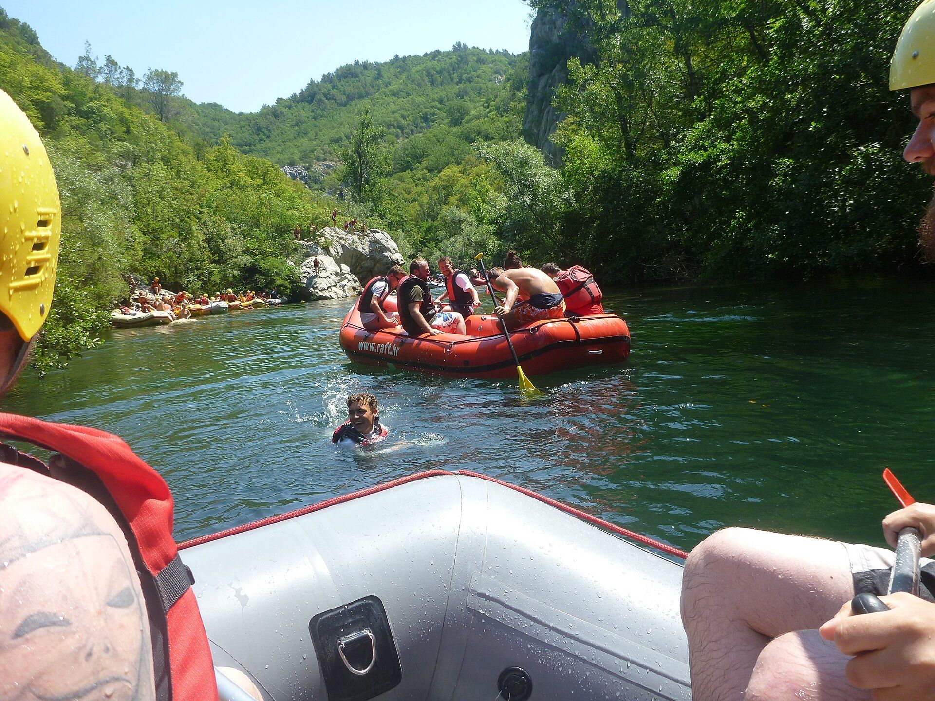 Rafting groups on the Cetina