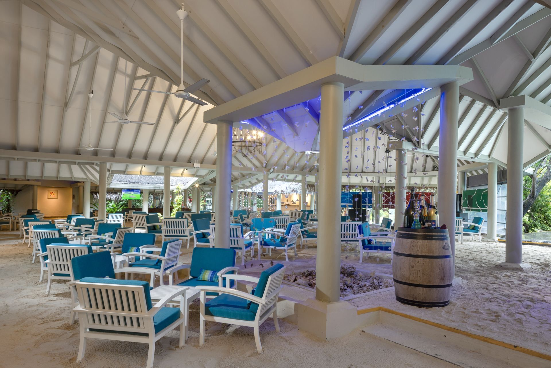 Hiyala pool bar with seating on the sand