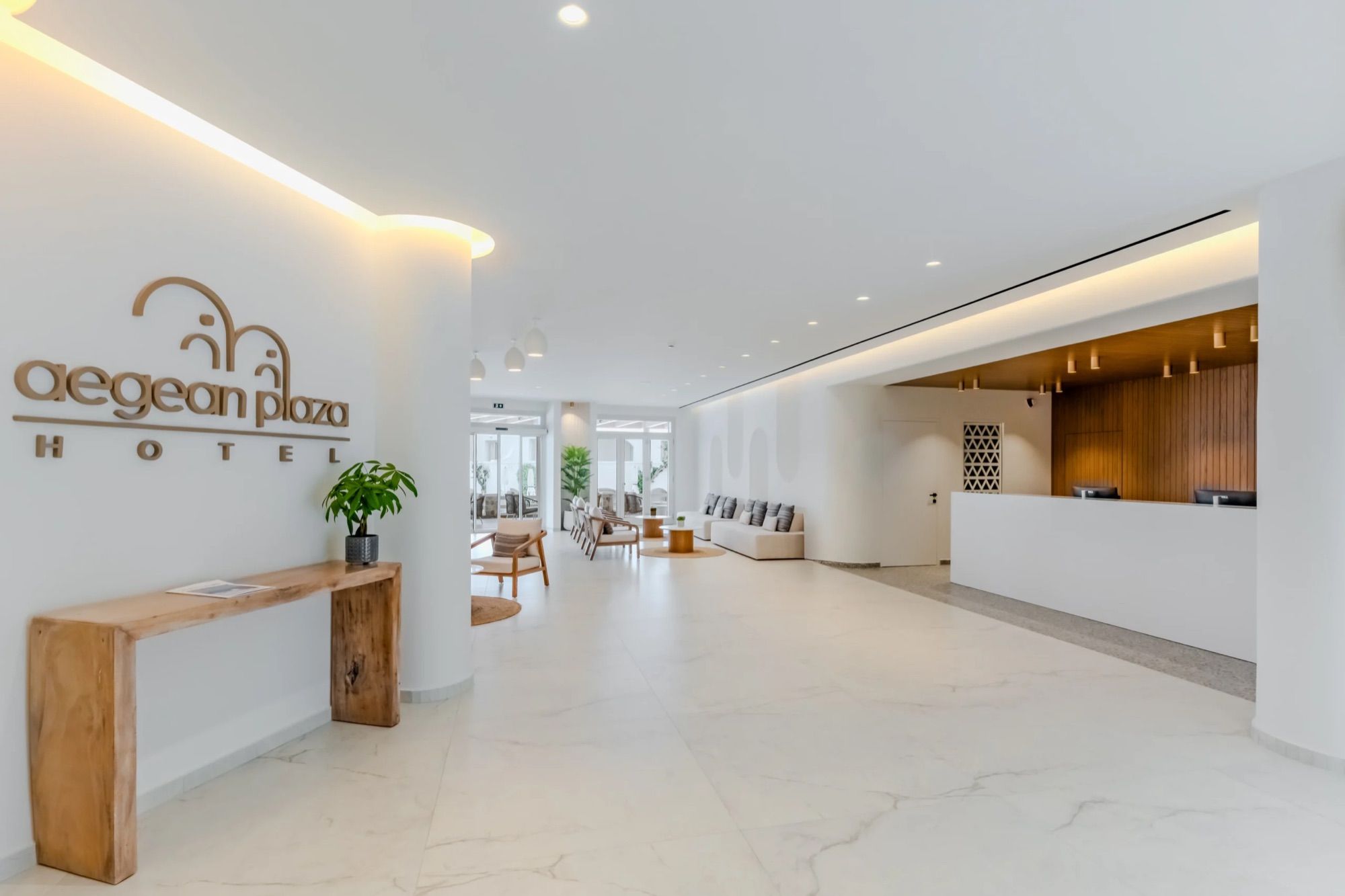 Lobby and reception at Aegean Plaza Hotel