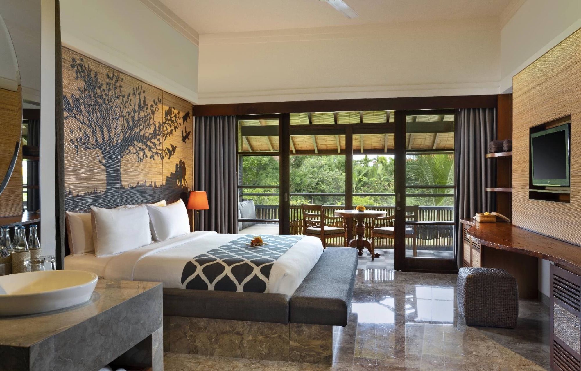 Alaya room with a garden view