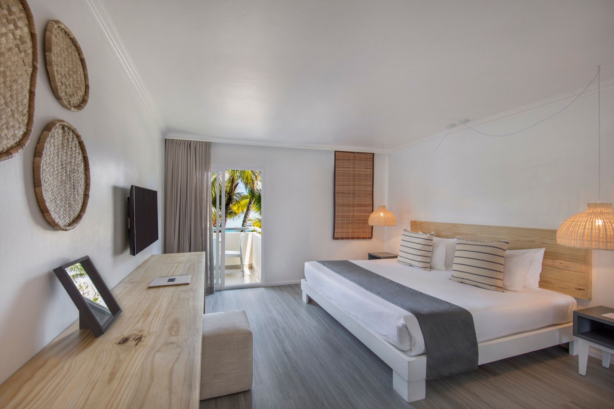 Deluxe Sea-Facing room