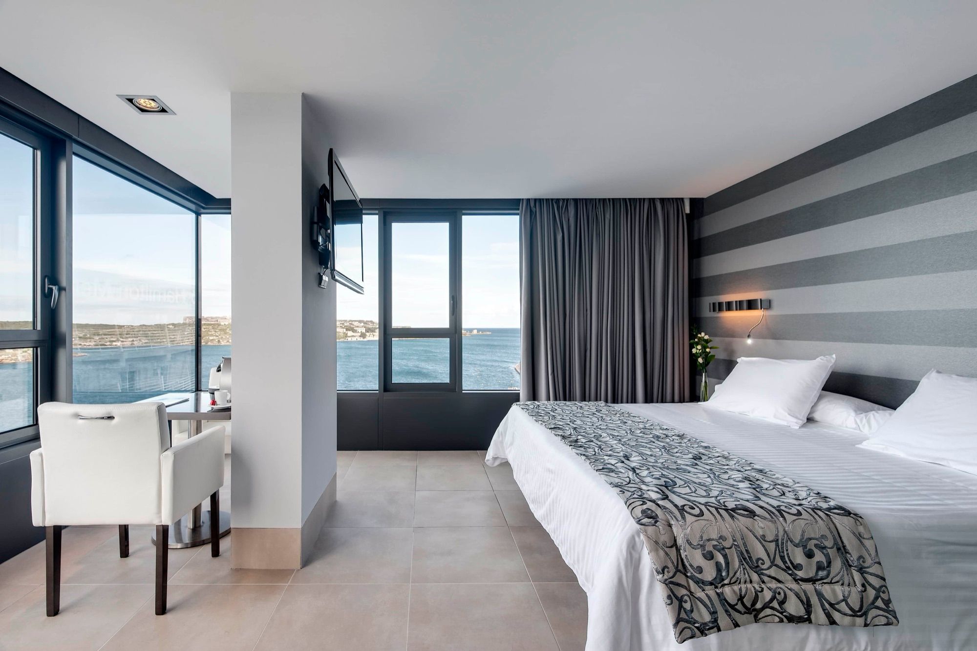 Deluxe sea-view room at Barceló Hamilton Menorca