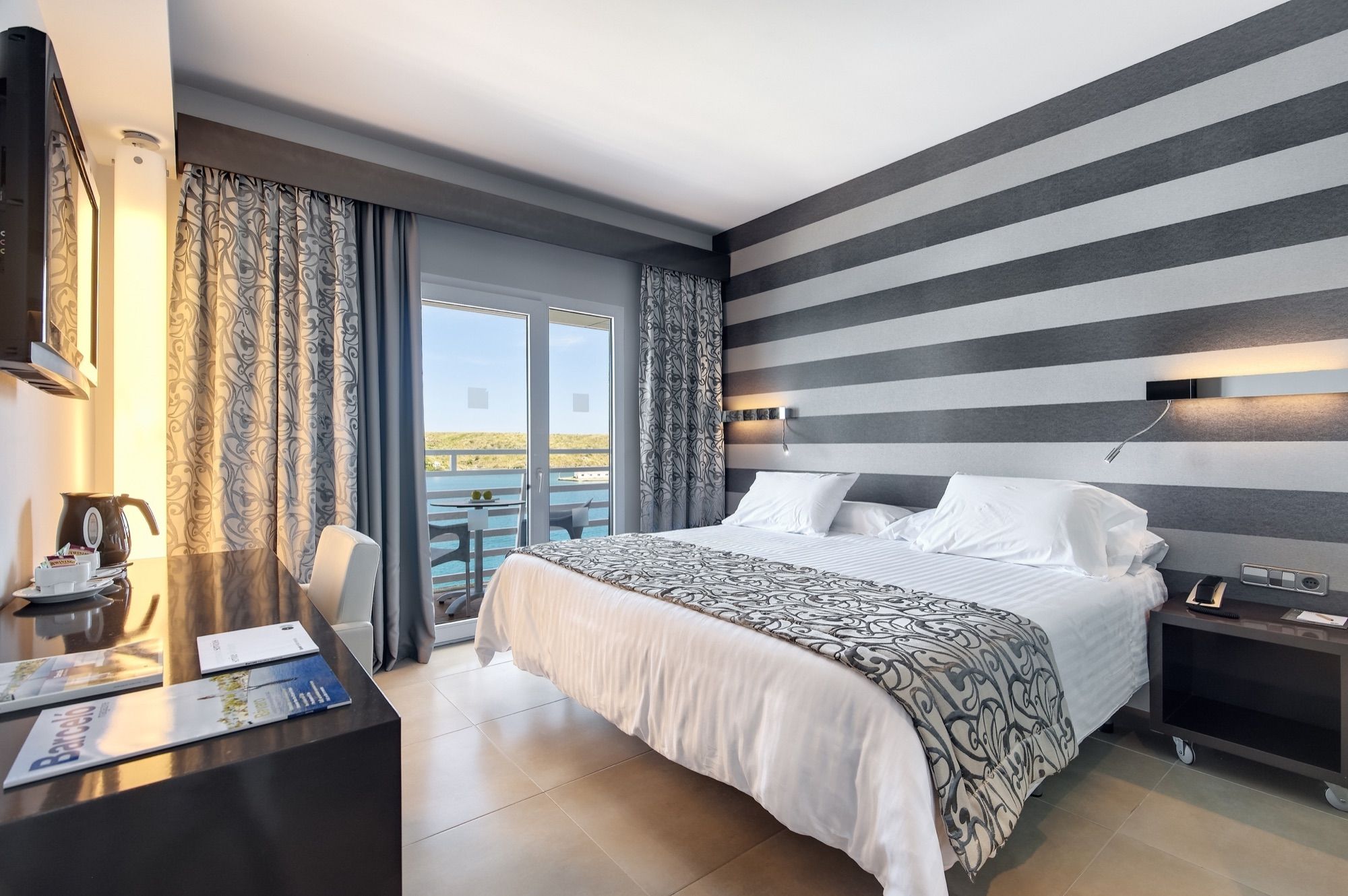 Superior sea-view room with balcony, Barceló Hamilton Menorca