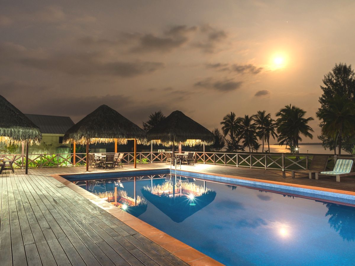 Beachfront Resort, Santo