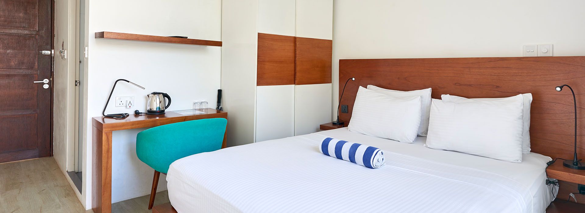 Deluxe double room with desk and air conditioning