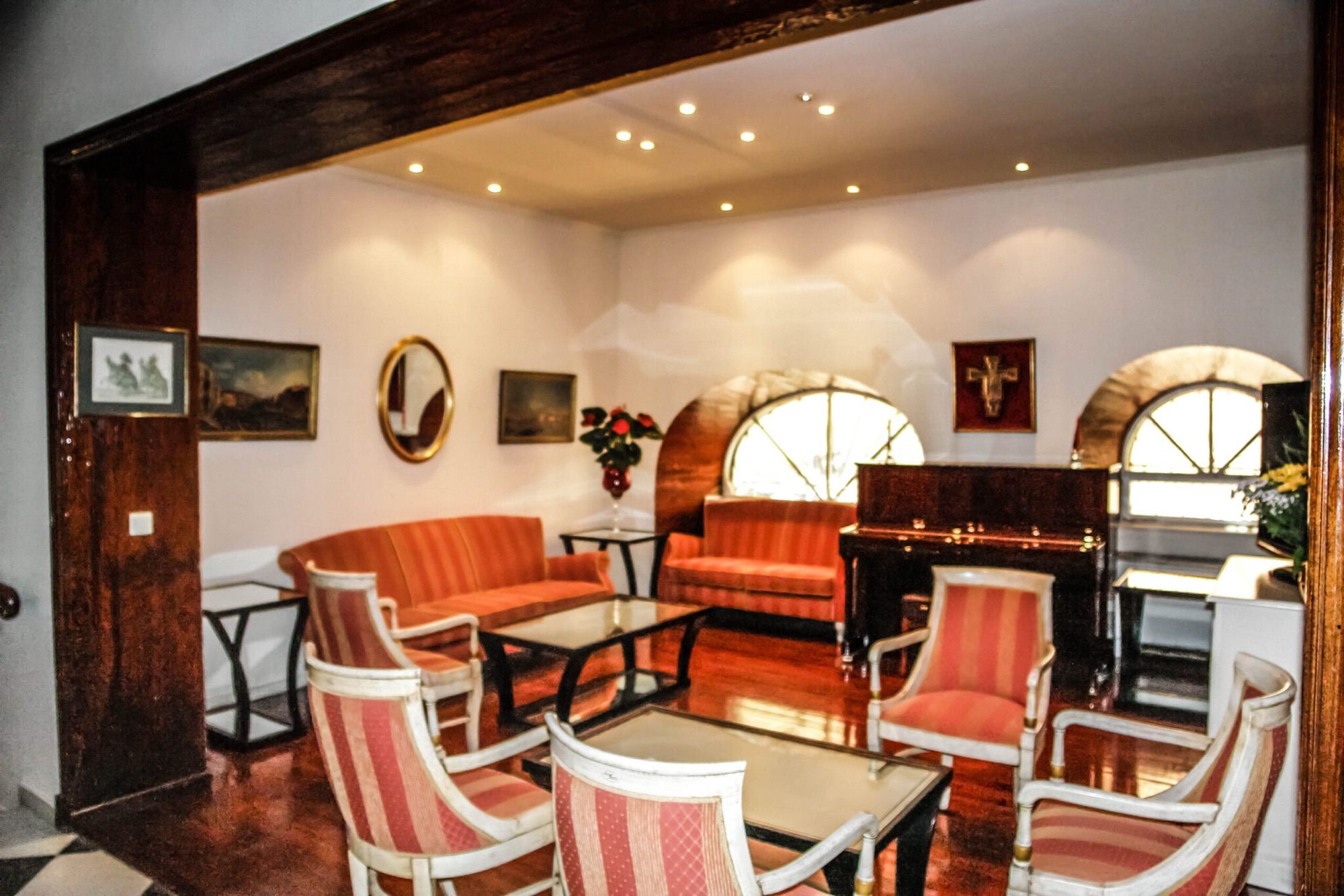 Lounge with piano