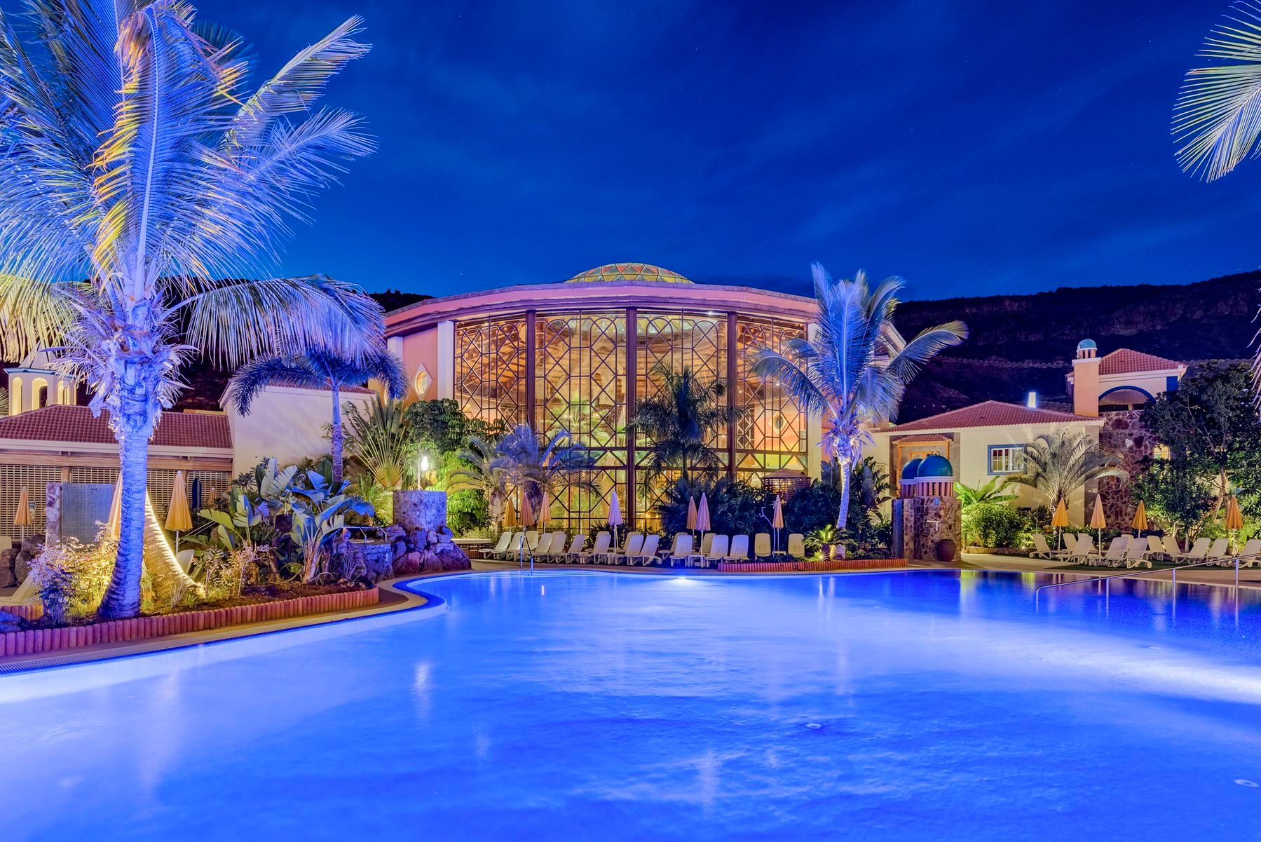 Pool lit up at night, Cordial Mogán Playa