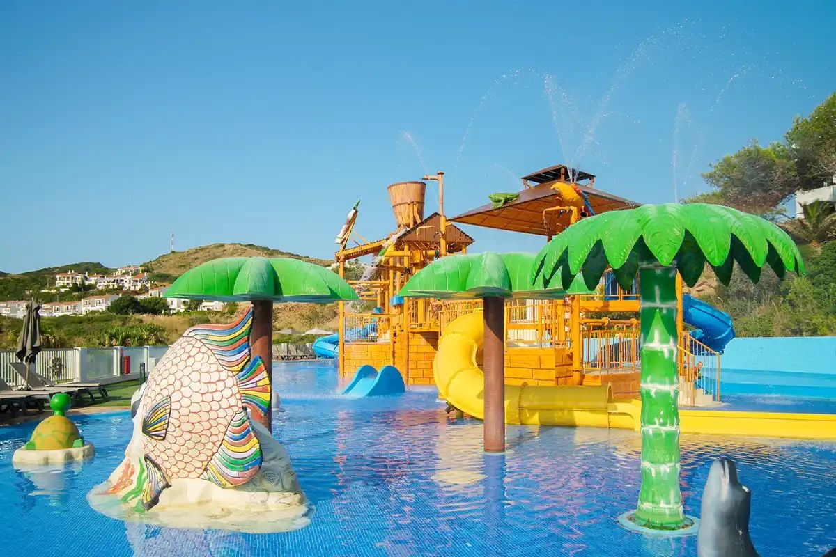 Children's splash area with palm-tree fountains