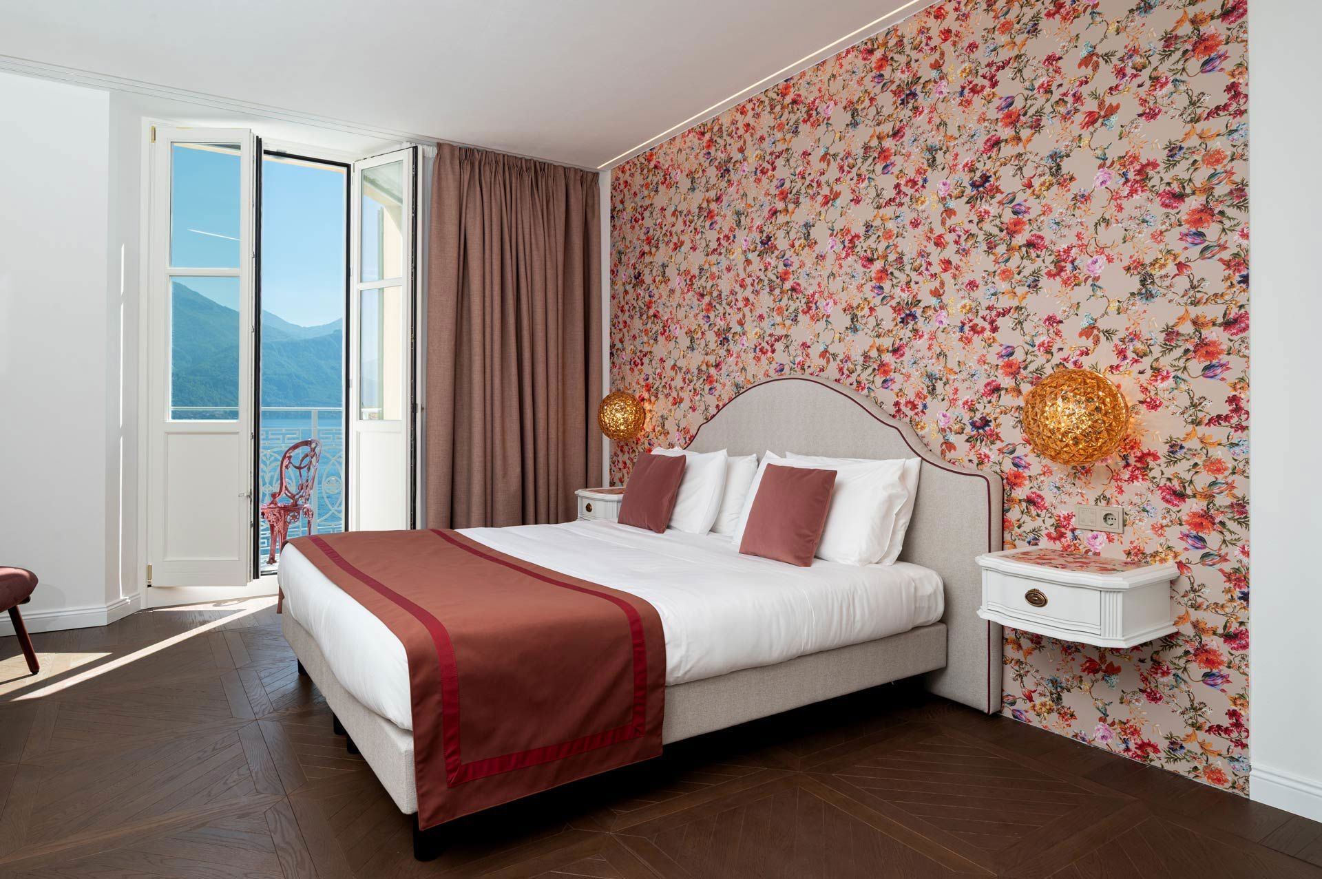 Room with a balcony and lake view