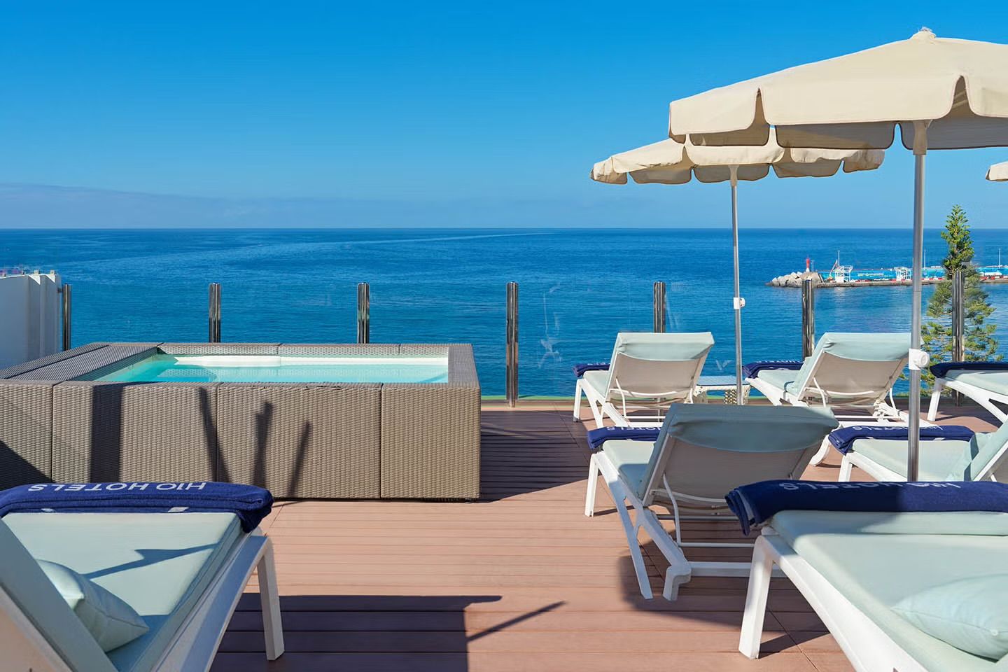 Chill-out terrace with jacuzzi and sea view, H10 Big Sur