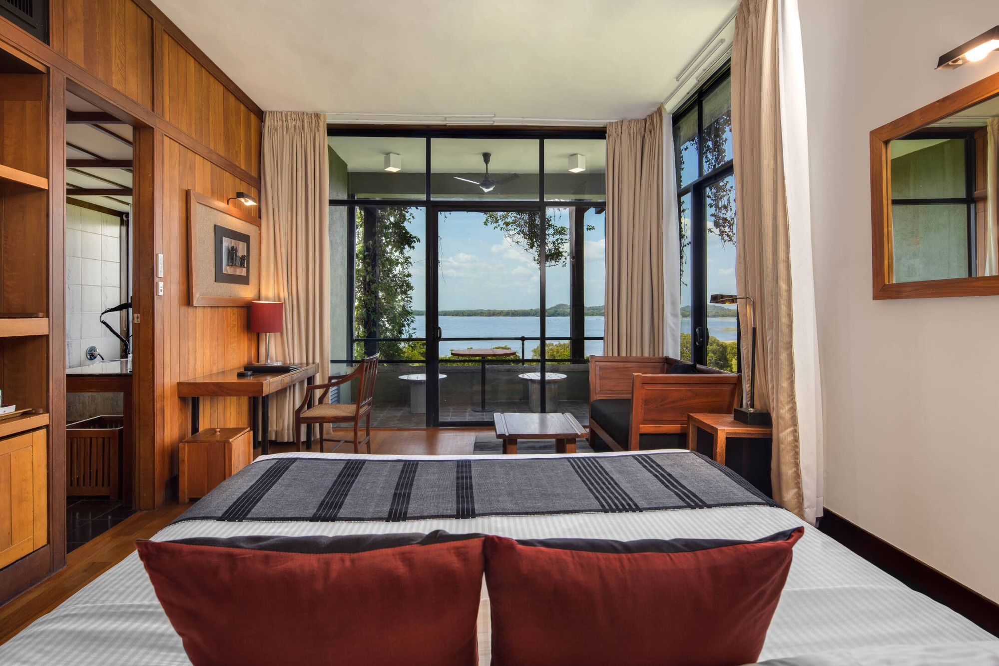 Room with floor-to-ceiling windows over the lake