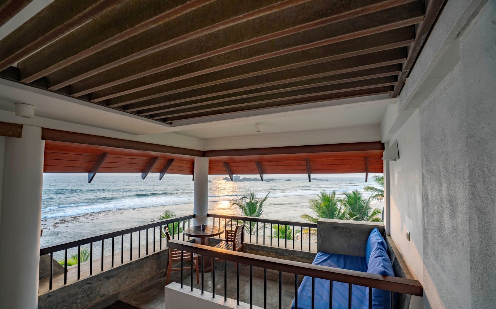 Suite balcony facing the Indian Ocean
