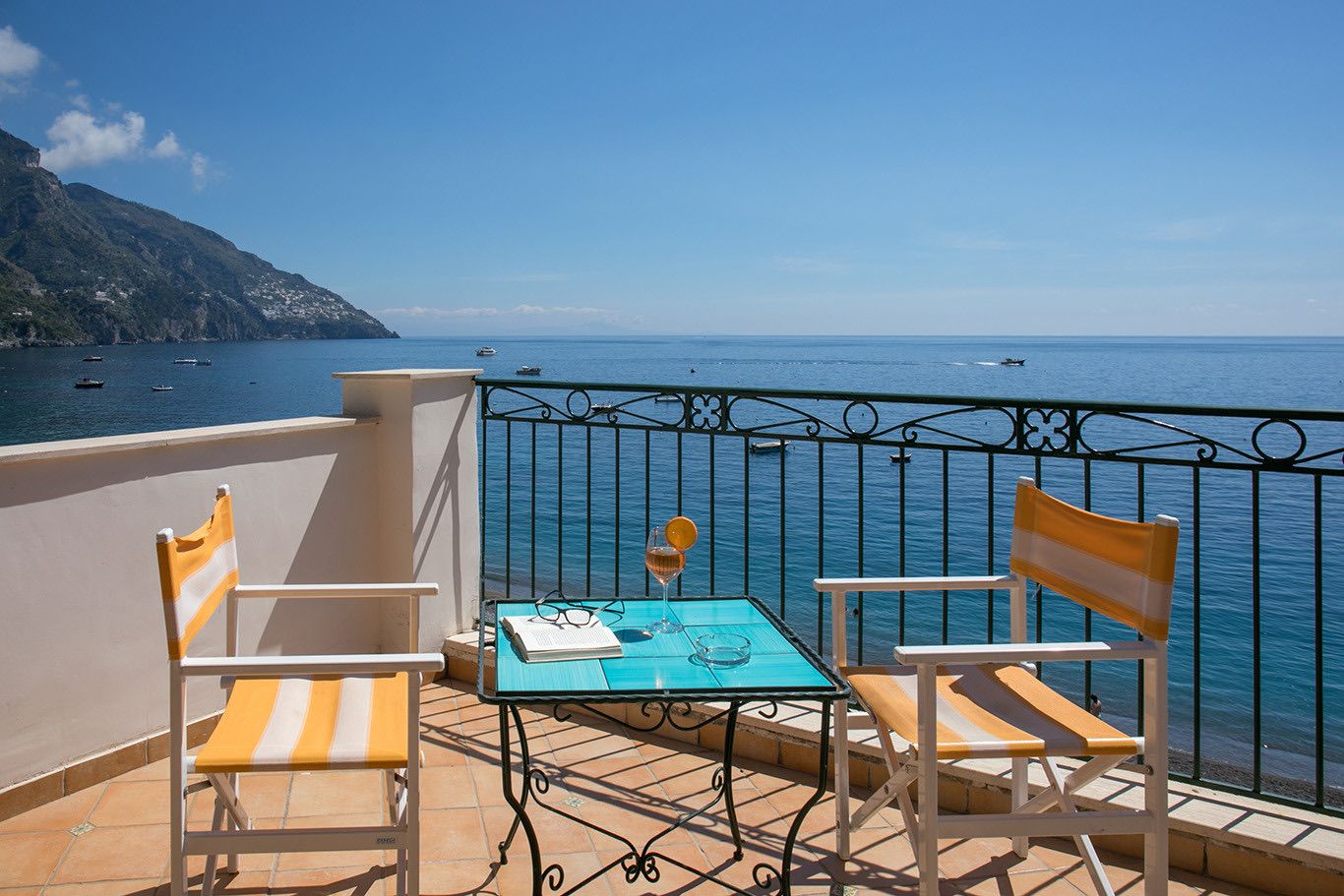 Sea-view room terrace with the Positano coast beyond