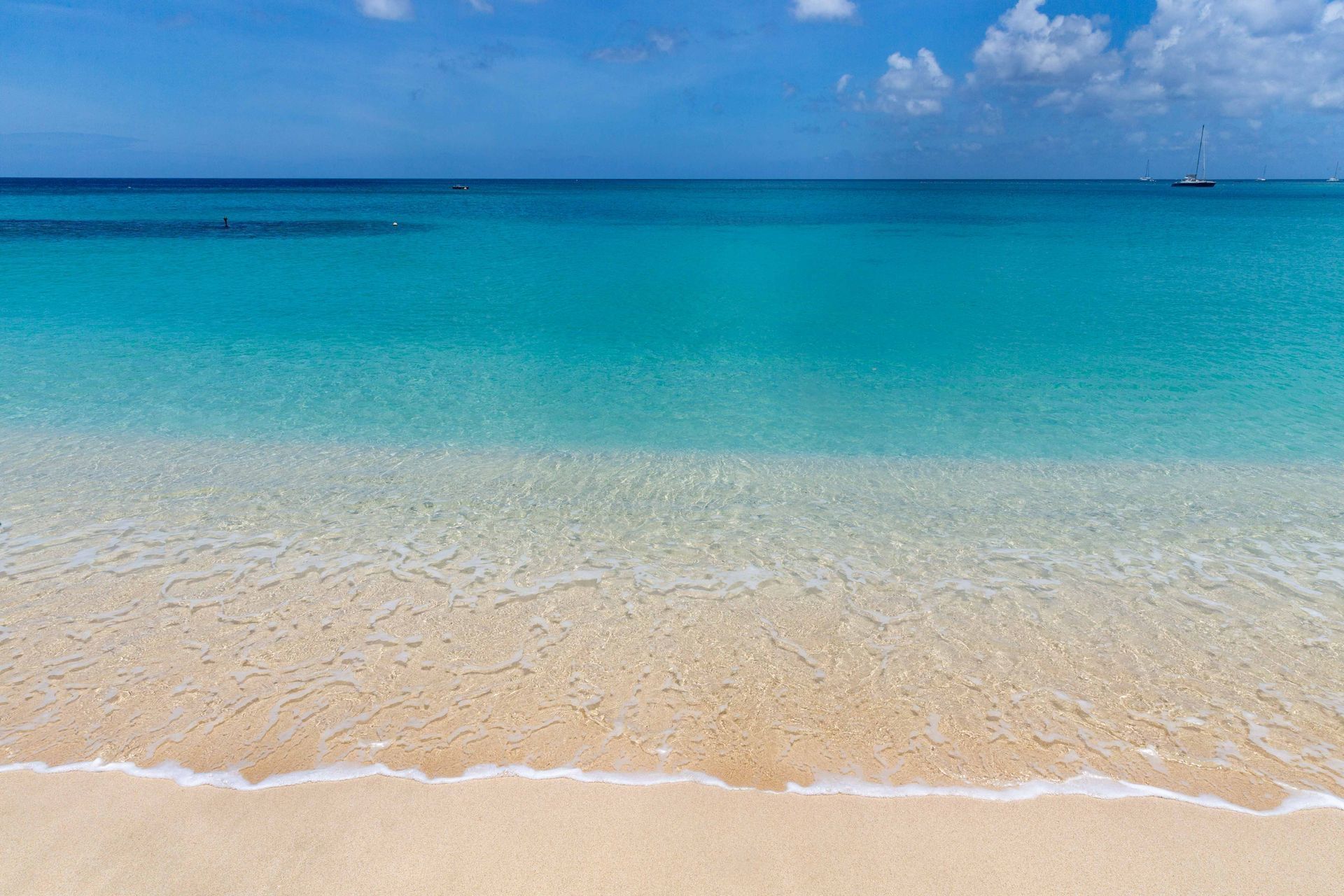 Calm turquoise water off the west coast at Holetown