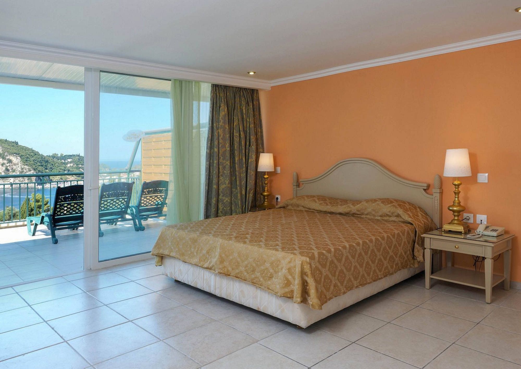 Sea-view room with balcony