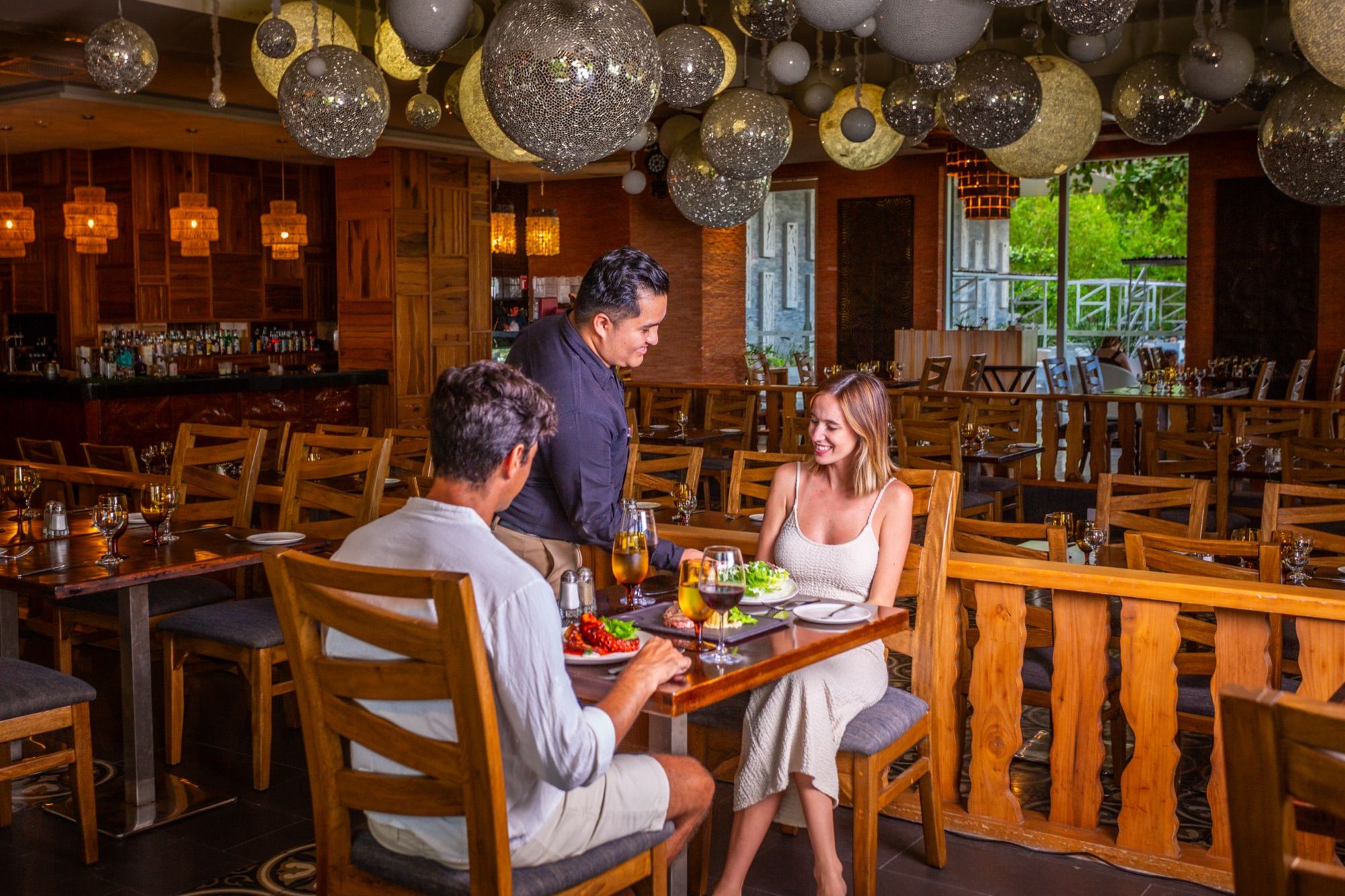 Dinner in one of the resort's à la carte restaurants