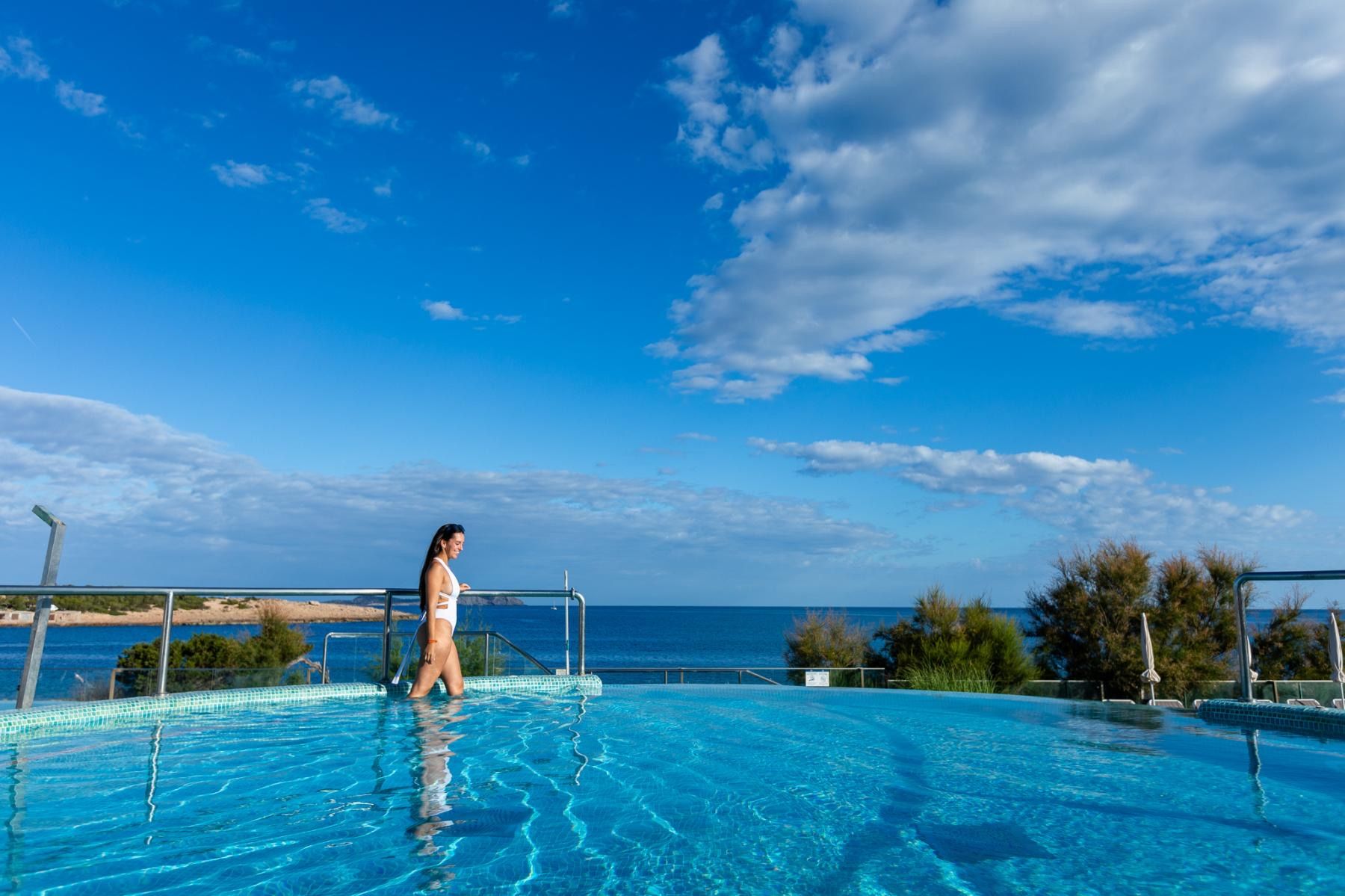 Infinity pool edge with sea view, Sirenis Seaview