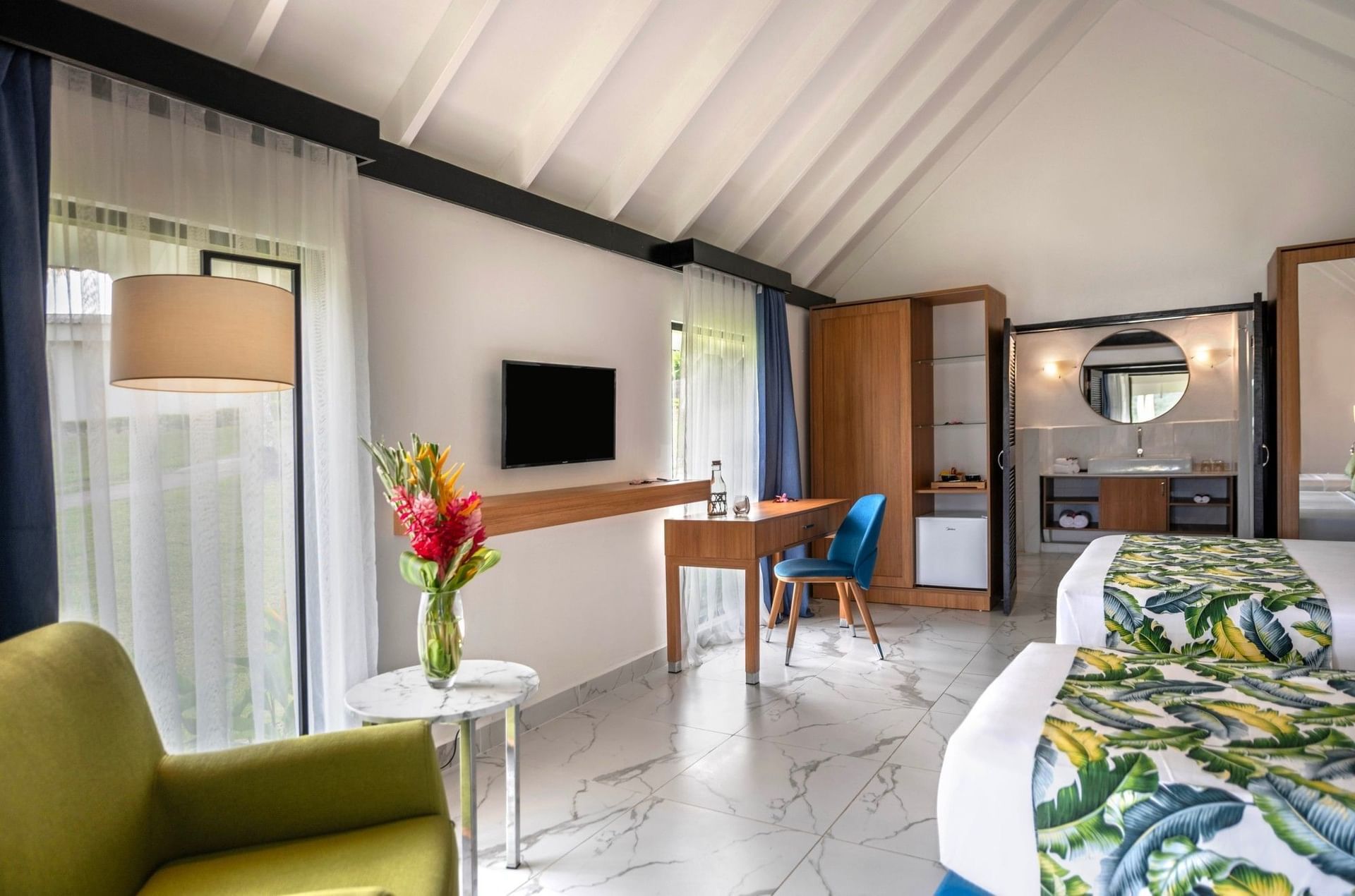 Lagoon bungalow with two double beds