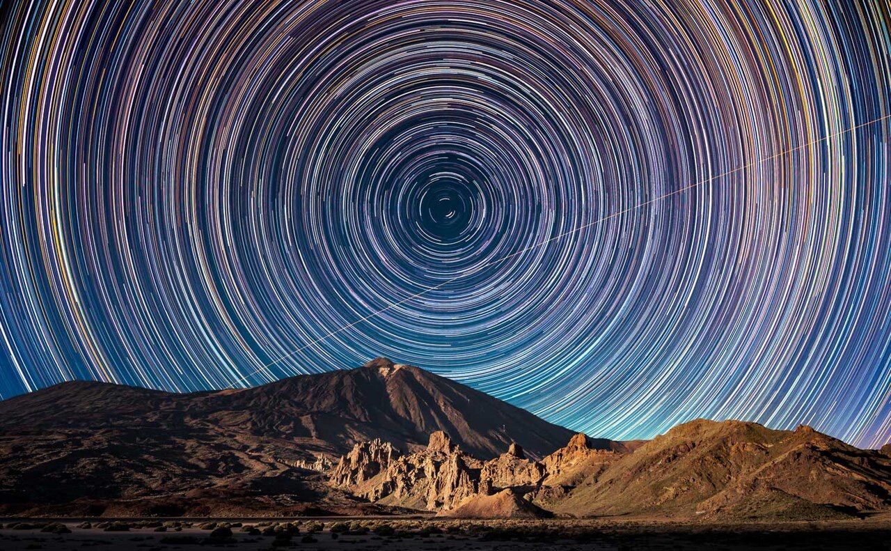 Star trails circling above the Teide volcano