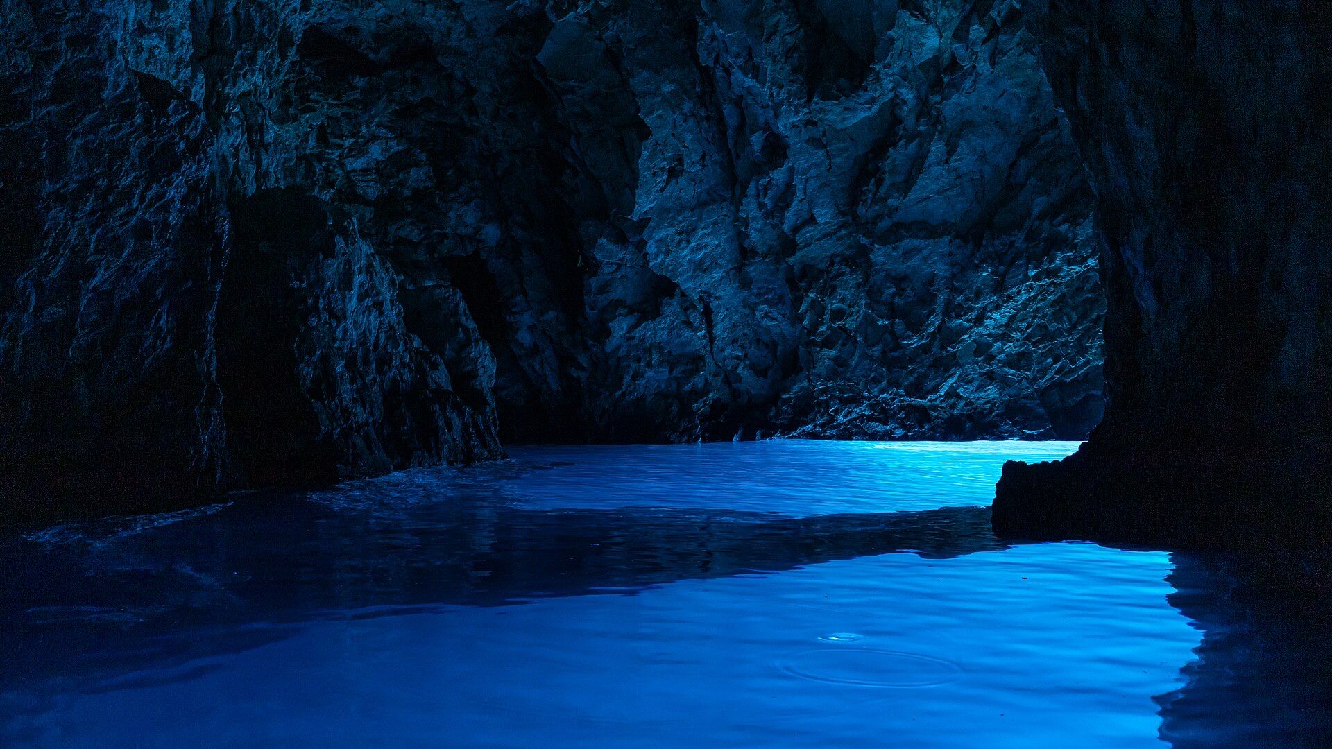 Blue Cave and Five Islands Boat Tour from Split