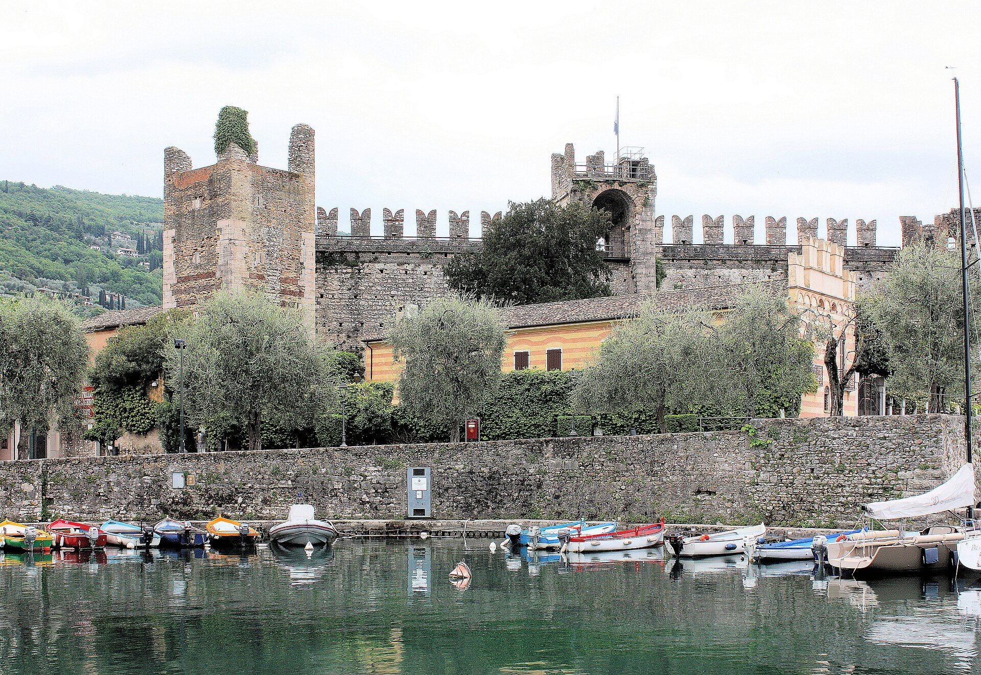 Lake Garda Castles Cruise and Bardolino Wine Tasting