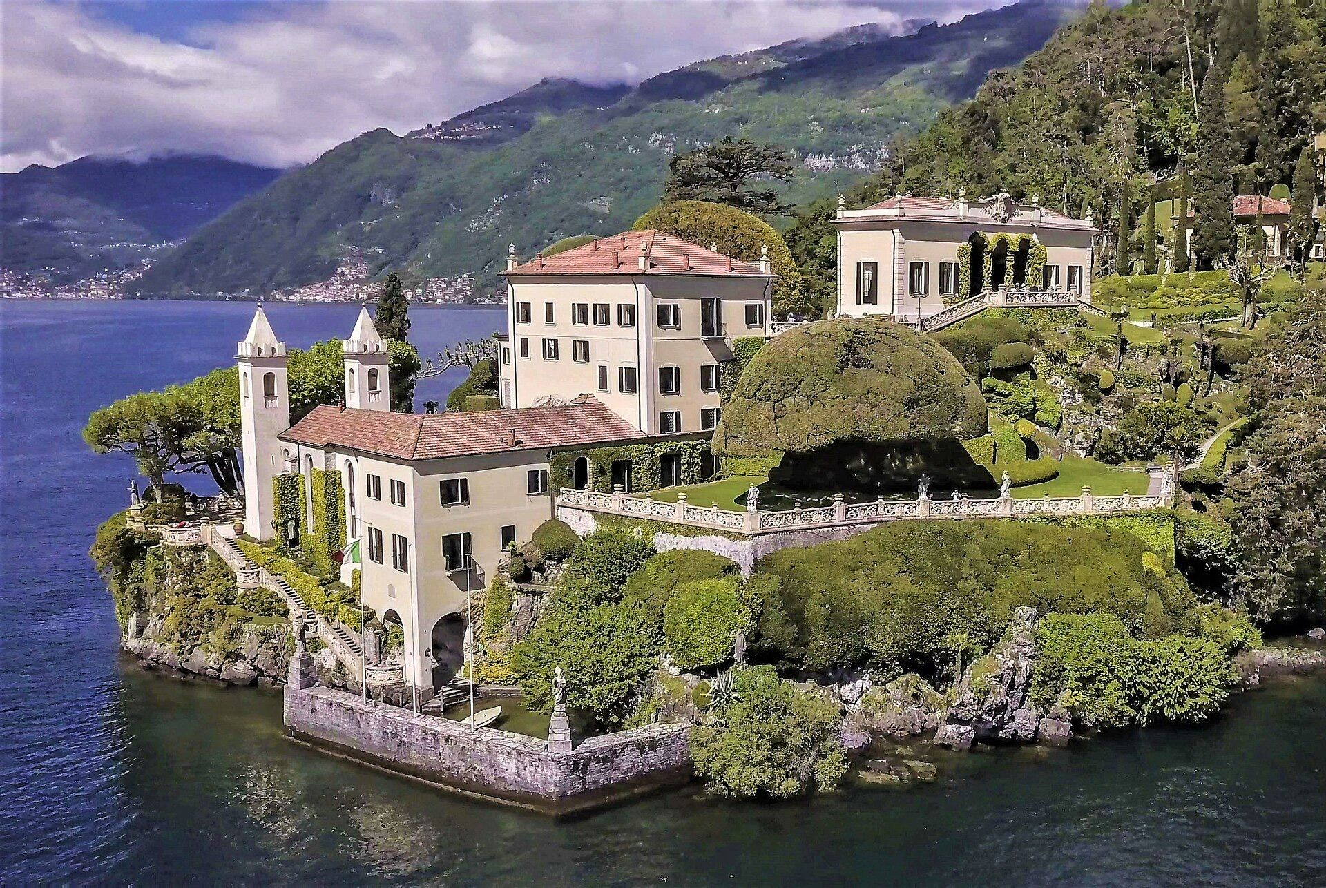 Villa del Balbianello Gardens by Boat