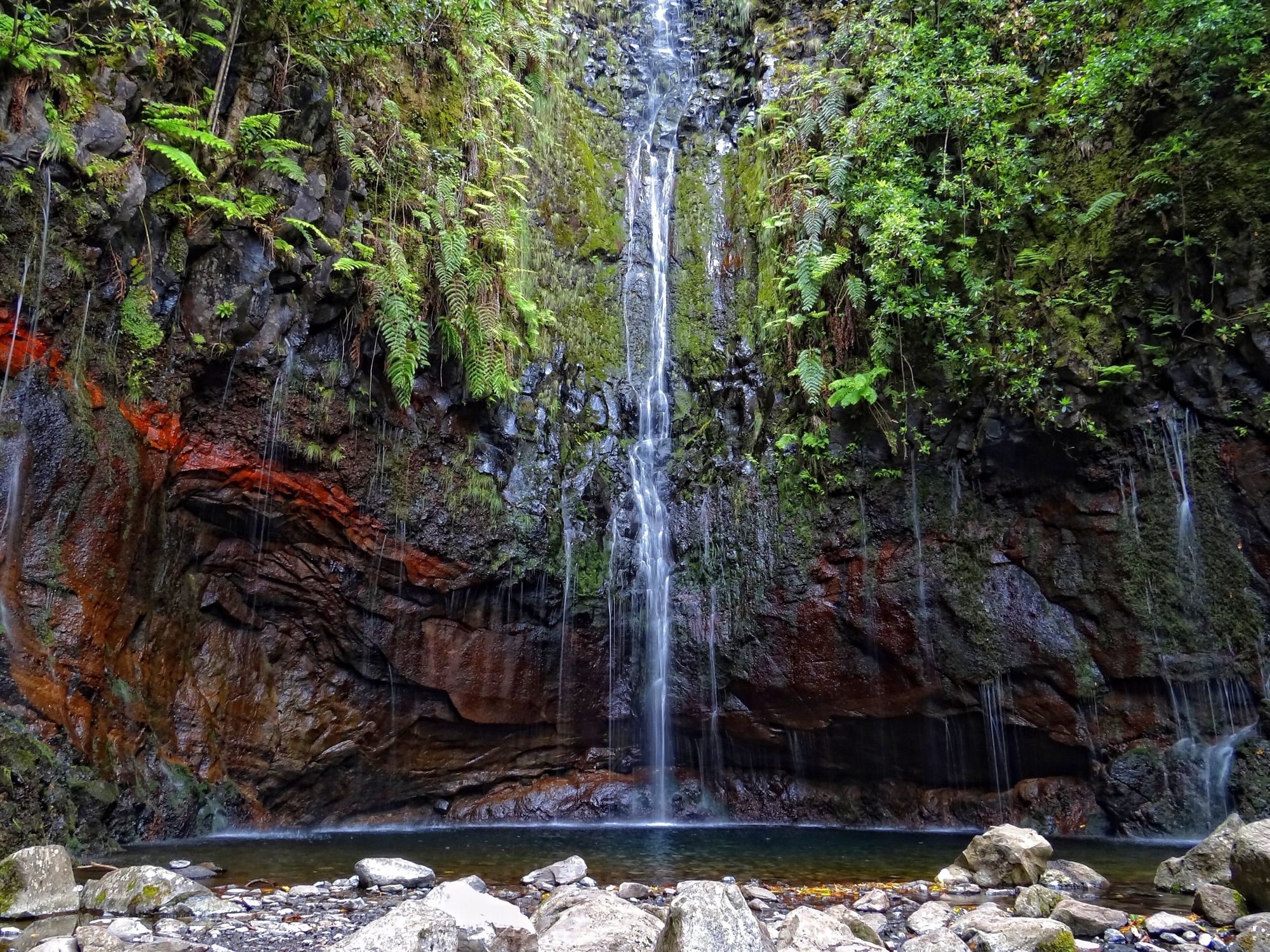 Waterfall and mossy rock walls at 25 Fontes