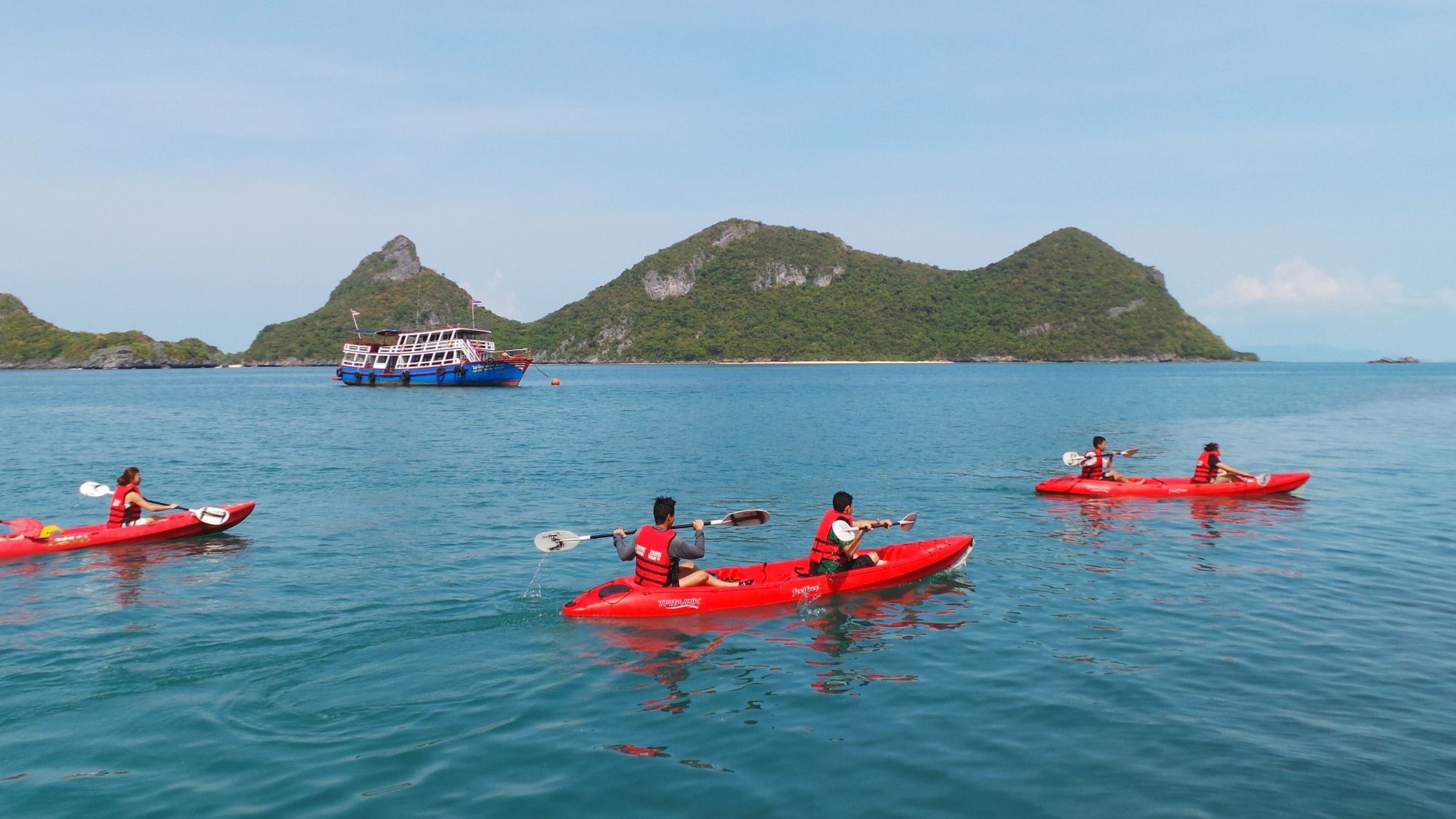 Kayaking in Ang Thong Marine Park